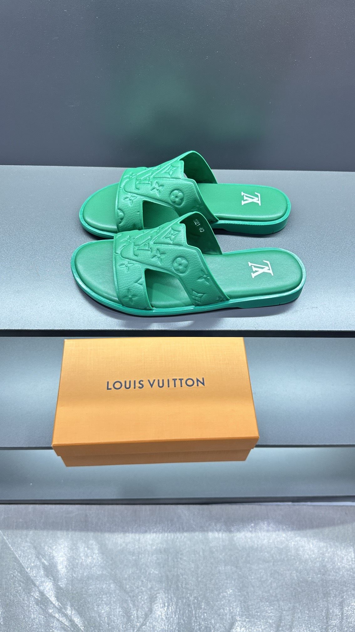 Louis Vuitton Slippers